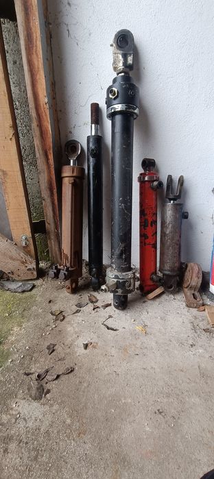 Vând diverși cilindri hidraulici