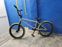 Vând bicicletă BMX
