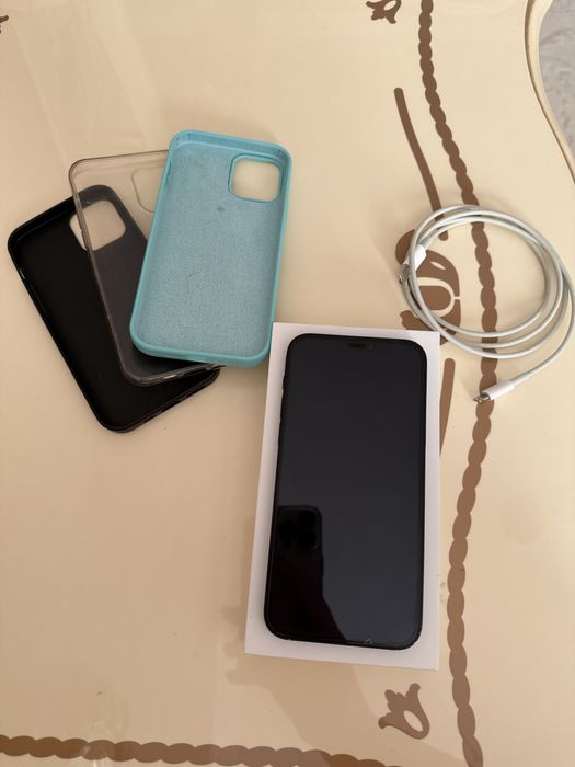 Айфон 12 черный