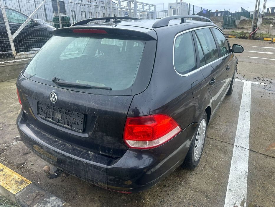 Dezmembrez / Dezmembrari / Piese / Accesorii Vw golf 6 break 1.6 tdi cay volan stanga