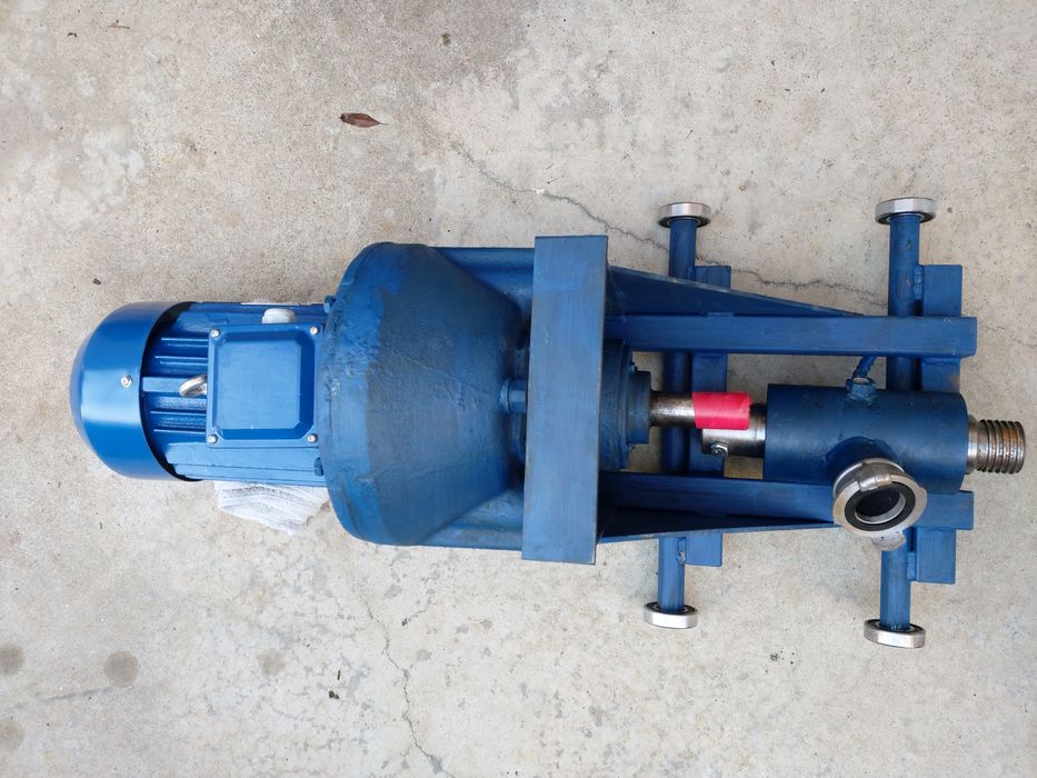 Редуктор с двигател и промивна глава