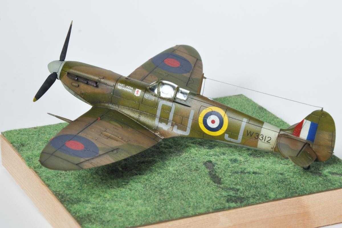 самолёт Spitfire сборная модель в масштабе 1/72 Англия!