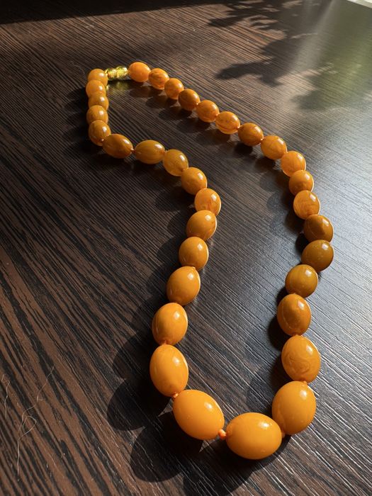 Натуральный медовый янтарь