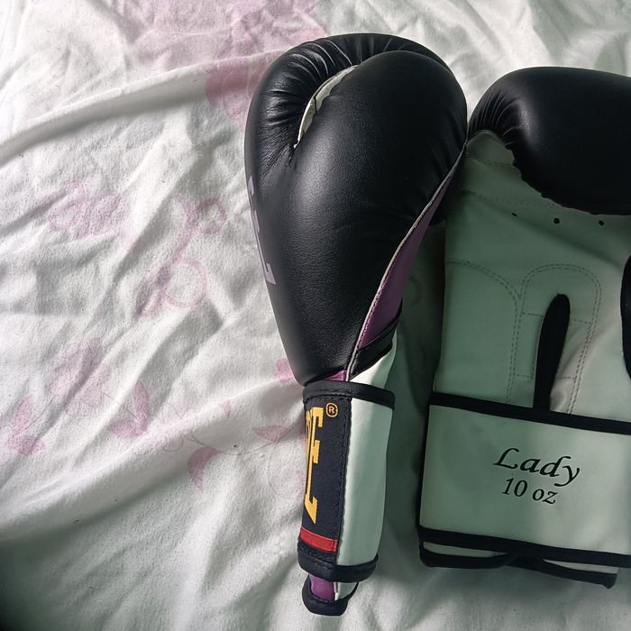 Mănuși noi box ridicare personala in zona circa 13 poliție sector 3