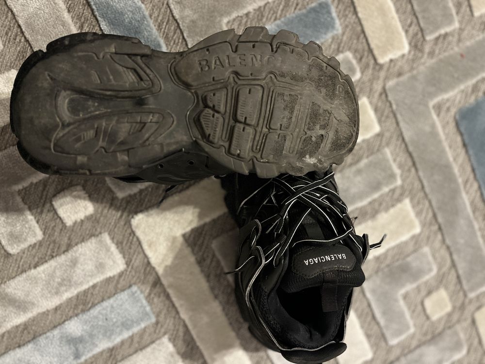 Balenciaga track