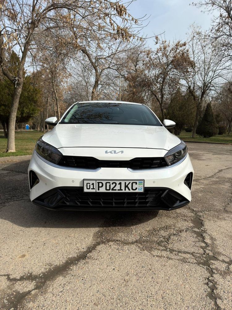 KIA Cerato avtomat Lux 2 pazitsiya srochno sotiladi