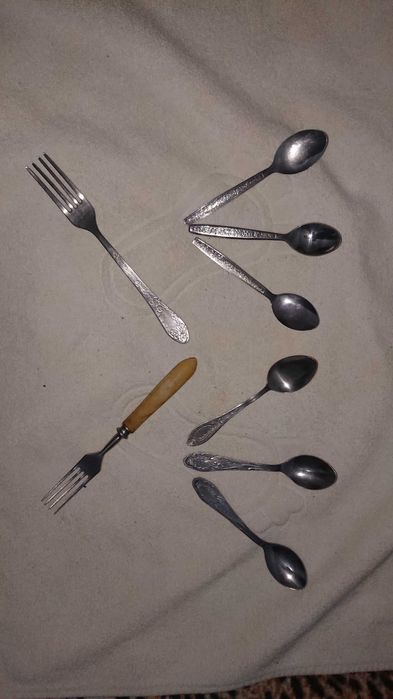 Вилки и  чайные ложки