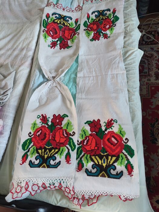 Vând draperii/ perdele model vechi pentru ușa și geam