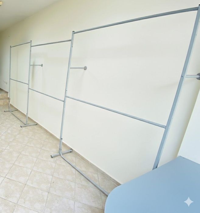 Продава се професионална система за окачване на дрехи, вкл. съблекалня