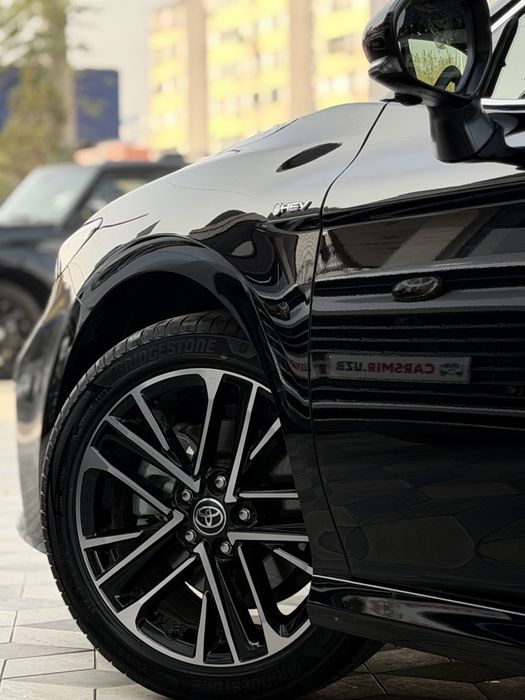 Toyota Camry Hybrid Limited 2025