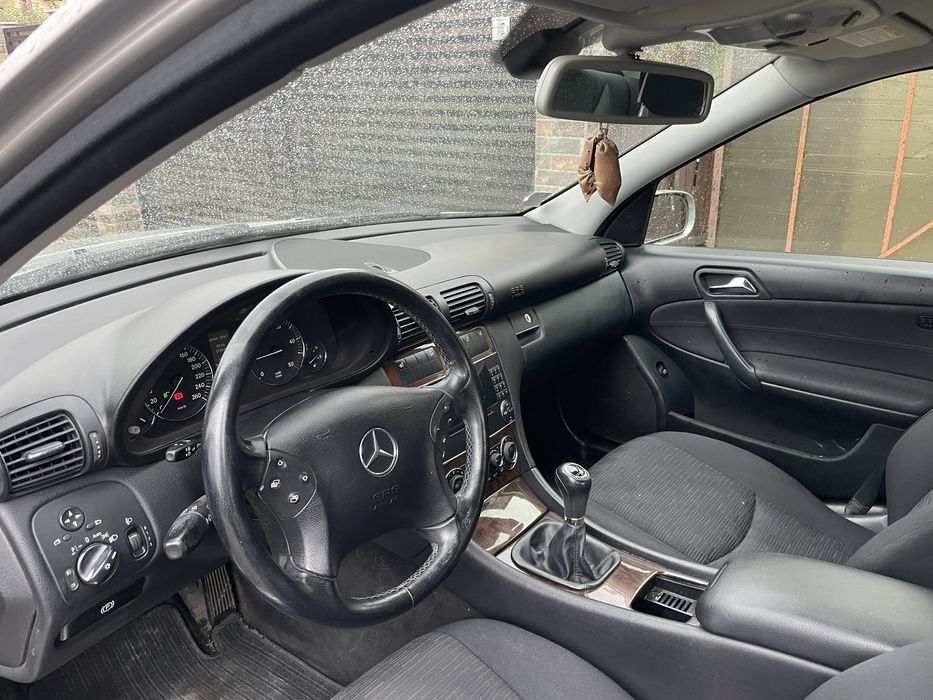 Mercedes C220  2005 27000km reali full istoric