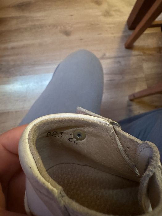 Pantofi albi piele 22