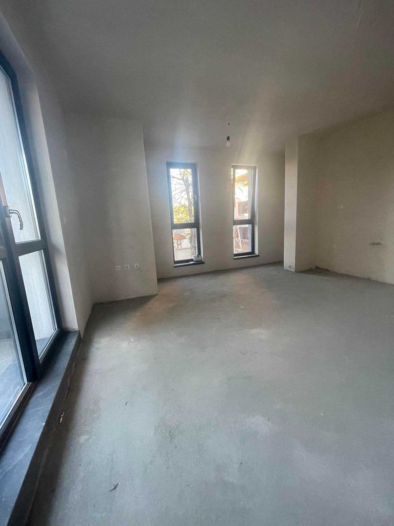 Продава се Тристаен апартамент в Търговище, Център - 100 кв.м за 1204 €/кв.м - Снимка #1