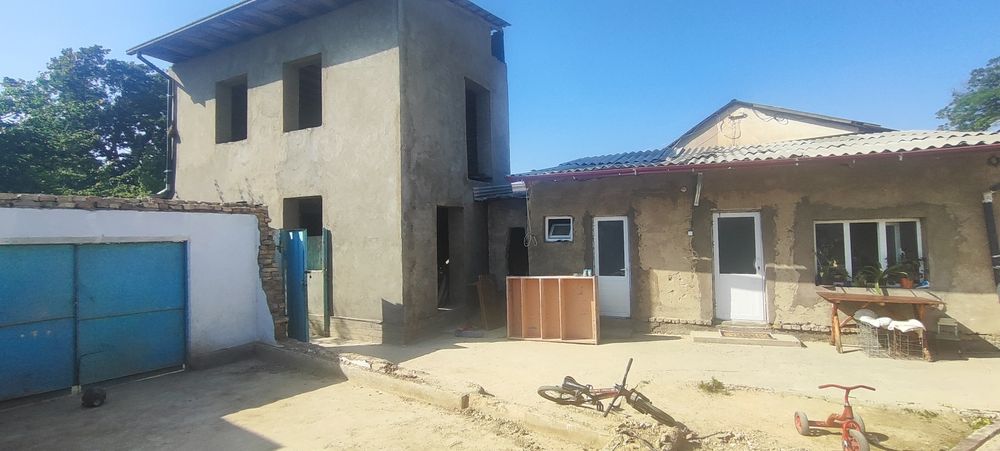 Qibray magarajda 5 sotix karobka hovli oshxona sanuzel tayyor