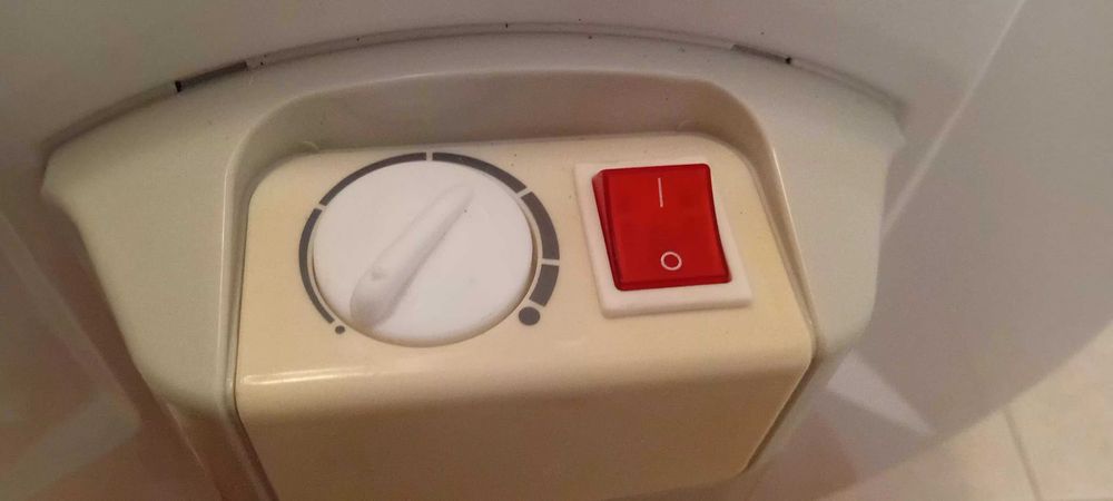 Продавам работещ бойлер "Елдом инвест" 80 литра. Добро състояние.