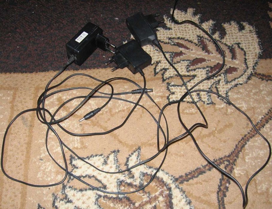 Три броя зарядни адаптери 5 волта 12 волта