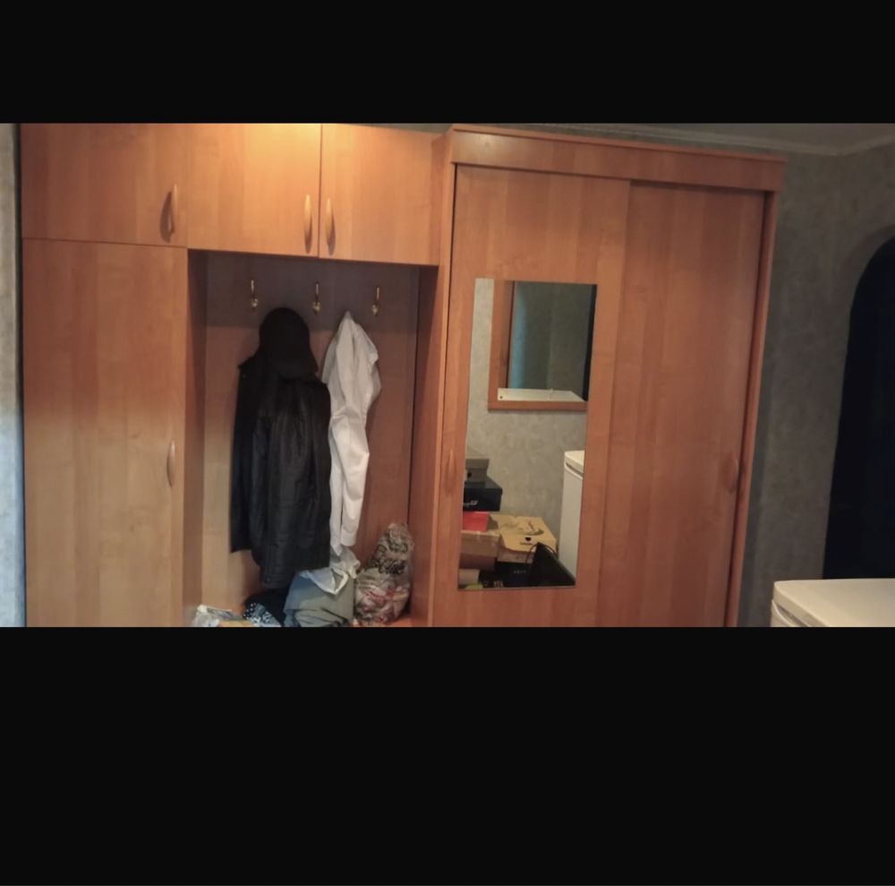 Продам шкаф в прихожую