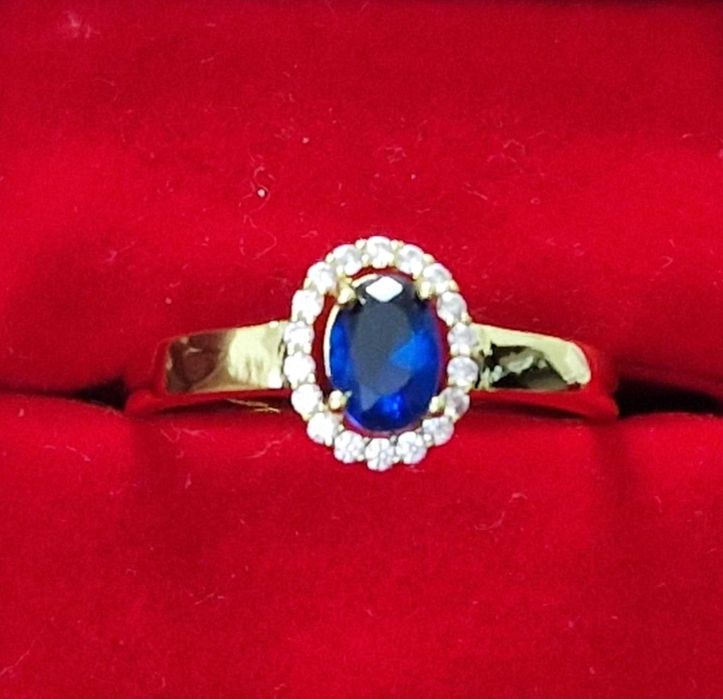 GR36,inel placat aur 18k,model superb, zirconii albe si albastru safir