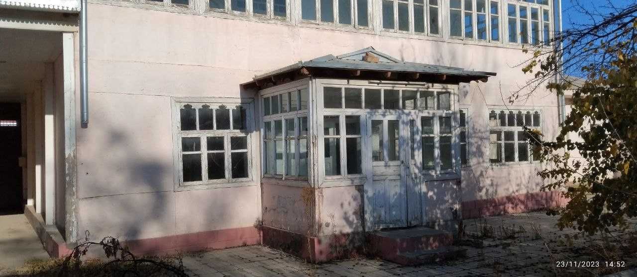 Zomin tumanida noturar bino bo`lib to`lash sharti bilan sotiladi