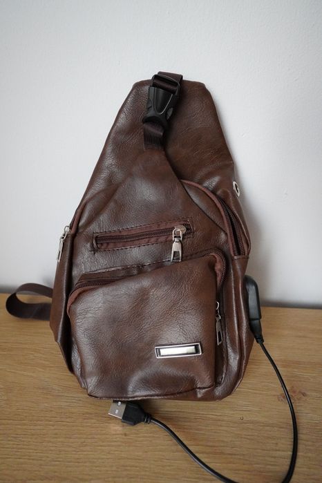 Geanta rucsac sling, piele eco maro, noua