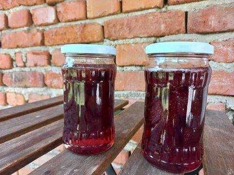 Домашно сладко от ягоди и смокини