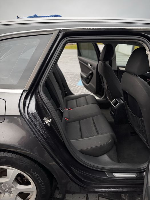 Audi A4 b8 - - 2.0d 143 - cutie automata 8+1 - MOKKA BROWN -