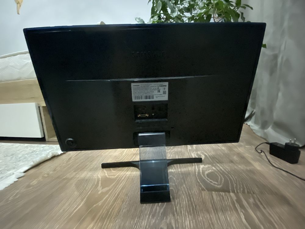 Монитор Samsung S24E290HL