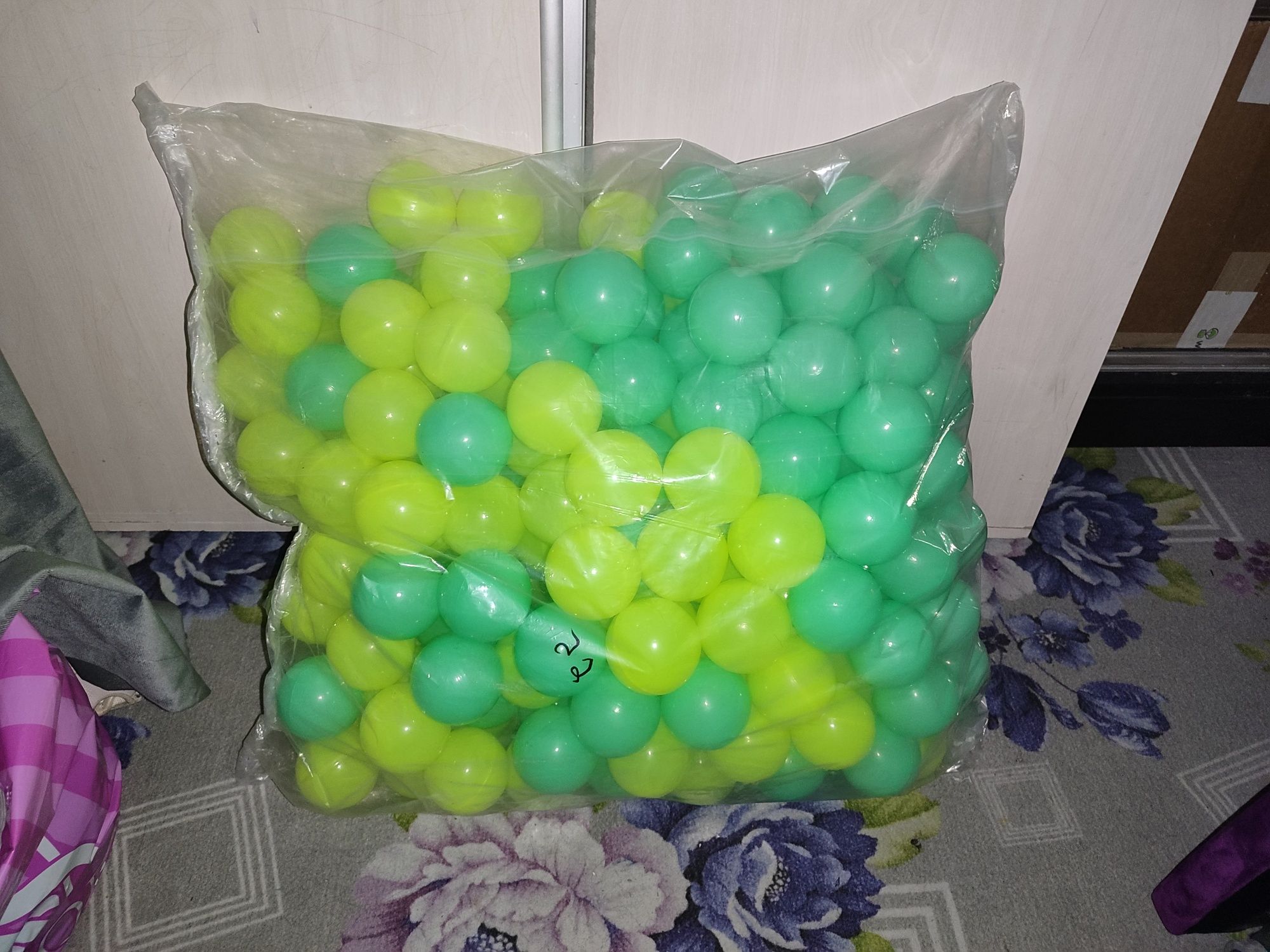 Шарики, мячики для сухого бассейна и игровой зоны