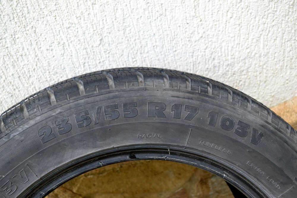 Зимните гуми Зимните гуми не са нови. 235/55/17  четири бр..