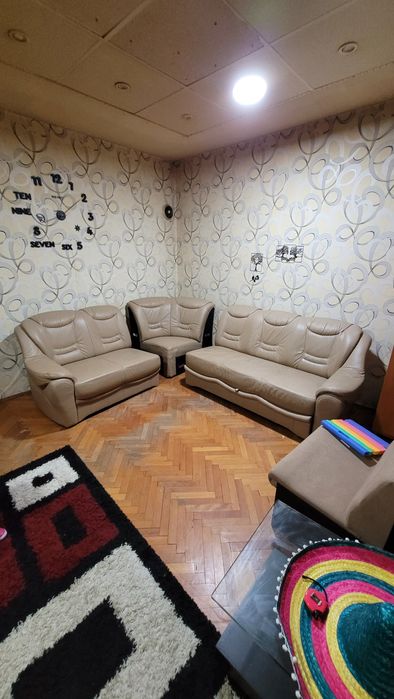 Кожен ъглов диван