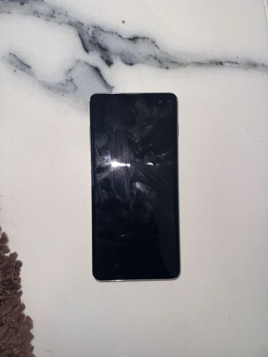 Samsung s10 plus,niciun defect, functioneaza perfect,livrez oricum!