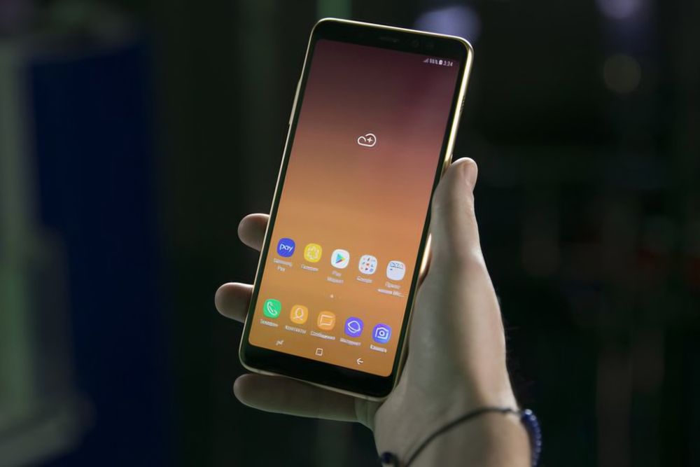 Продам samsung A8