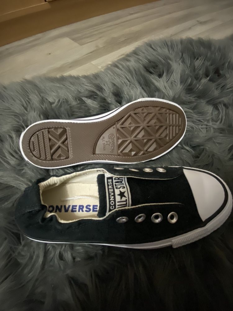 Vand Converse noi