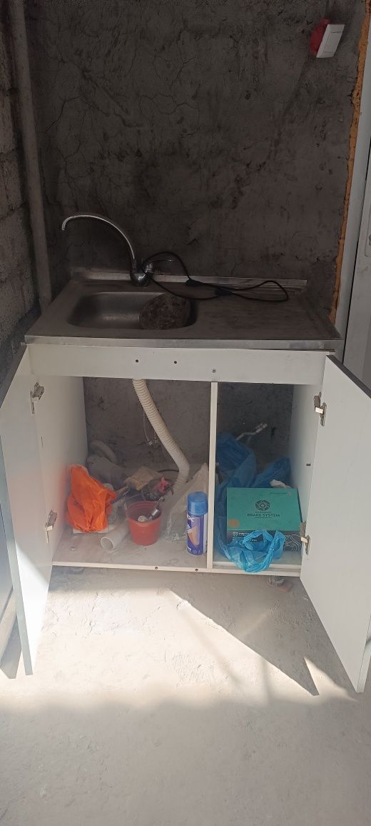 Kuxinni mebel rakvina simisitili bilan sotiladi