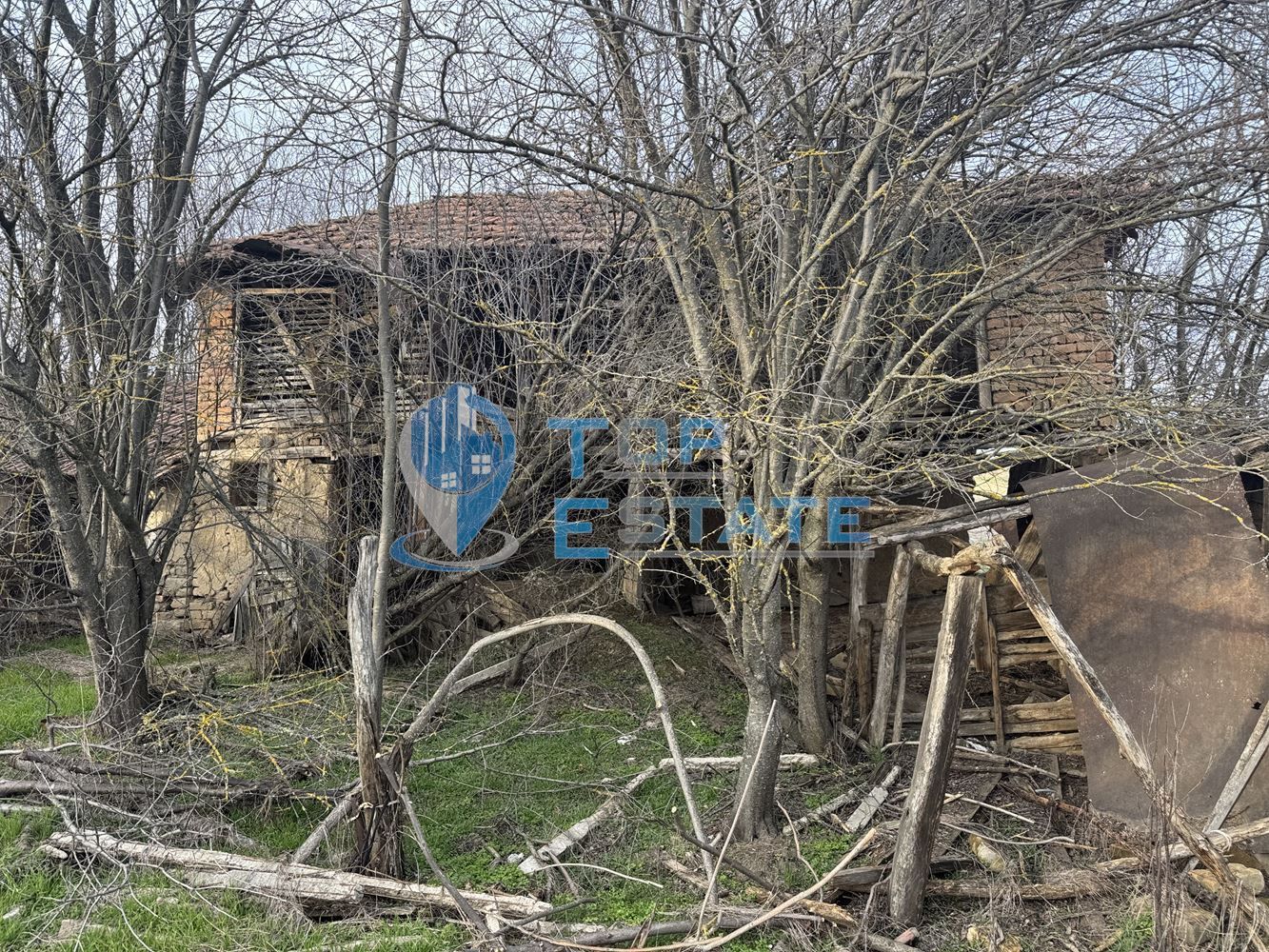 Двуетажна къща с кладенец в с. Стежерово, област Плевен