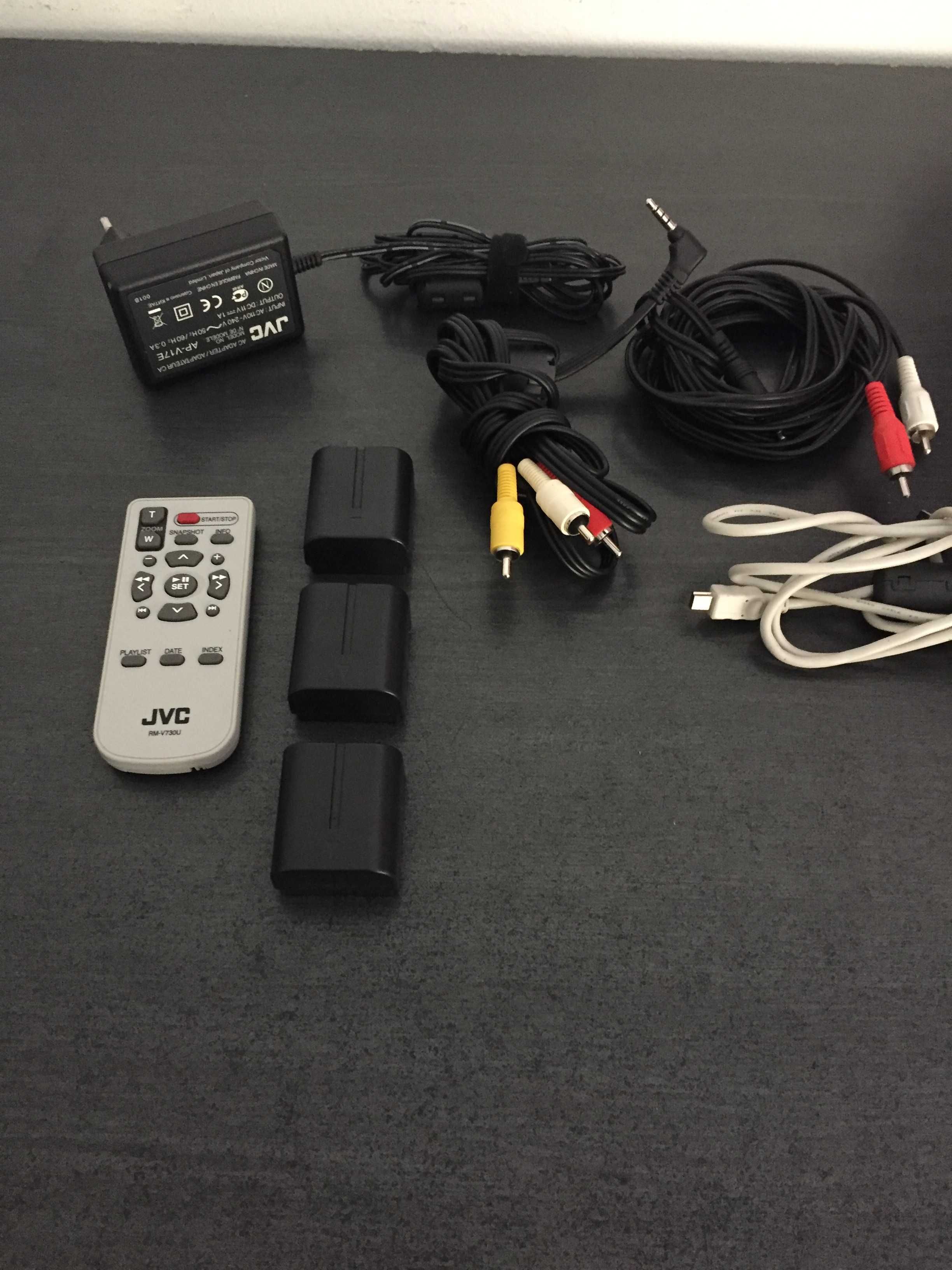 Vand camera JVC cu toate accesoriile