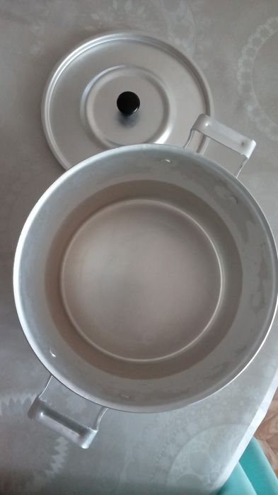 Кастрюля алюминиевая