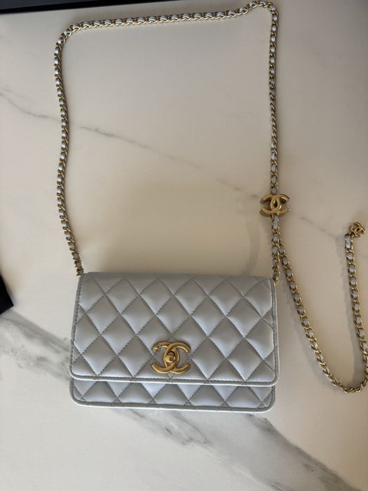Chanel wallet on chain