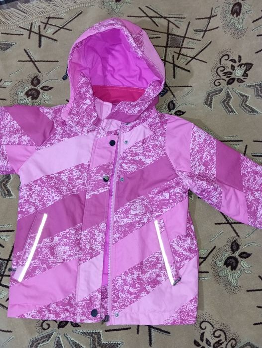 Продам куртки каждая по 2000т