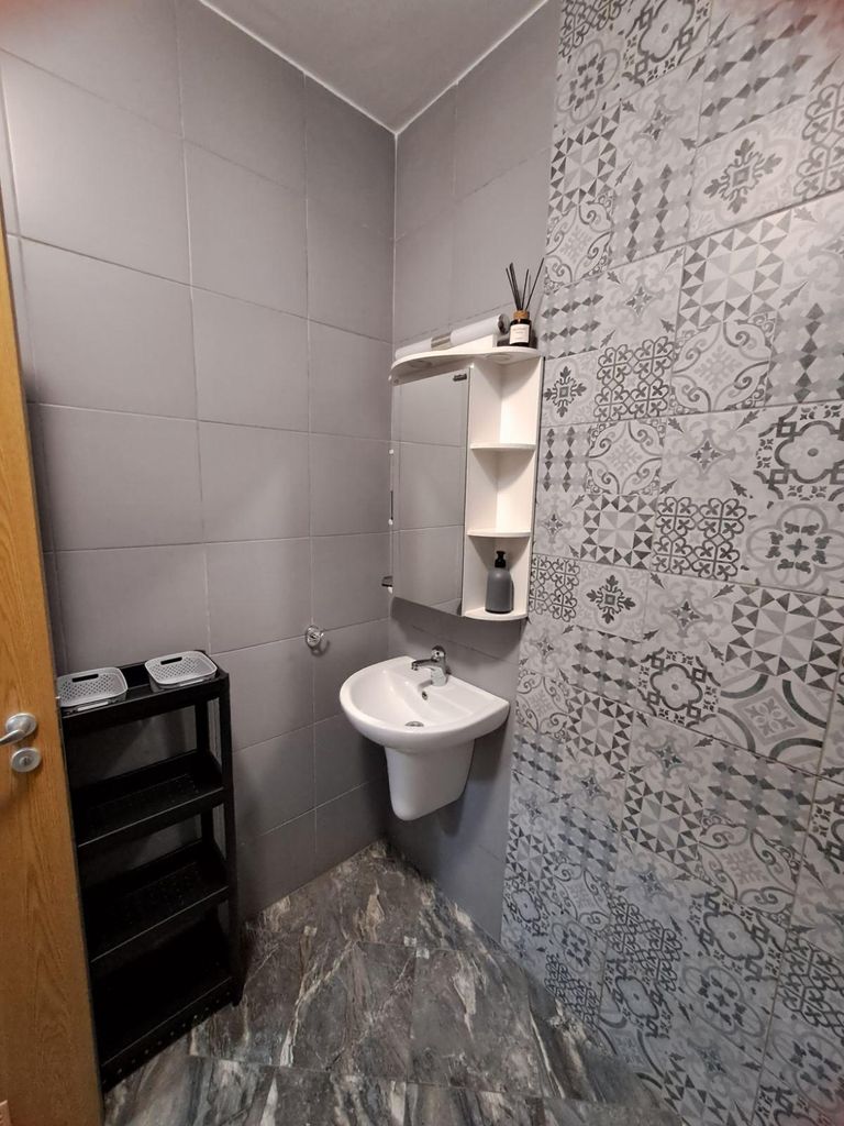 Дава се под наем Двустаен апартамент в Пловдив, Кършияка - 75 кв.м за 425 € - Снимка #8