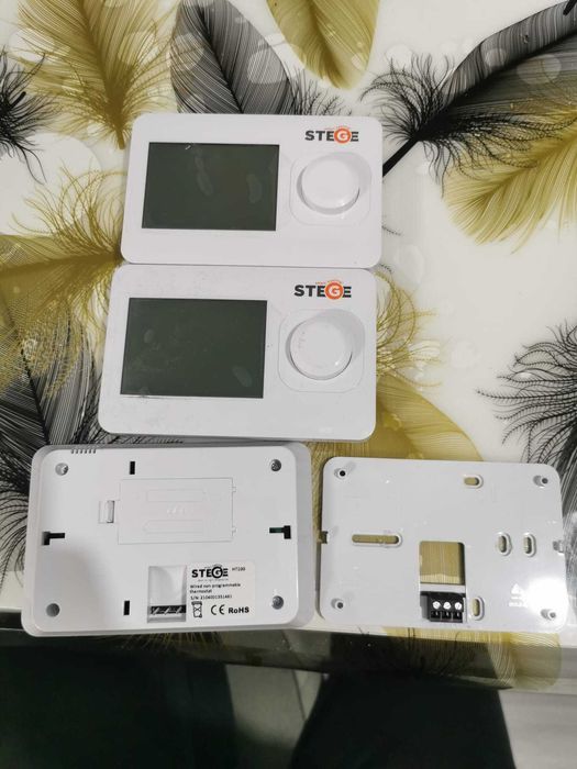 Termostate STEGE HT100 noi, programabile, cu afișaj iluminat