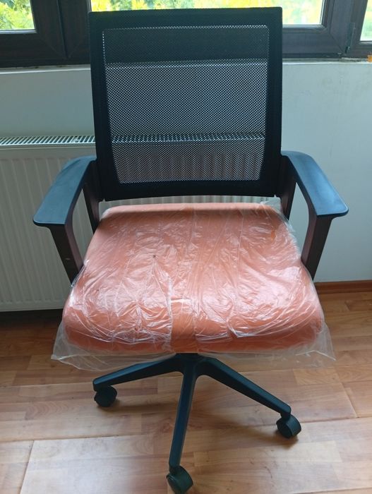 Scaun de birou nou și confortabi