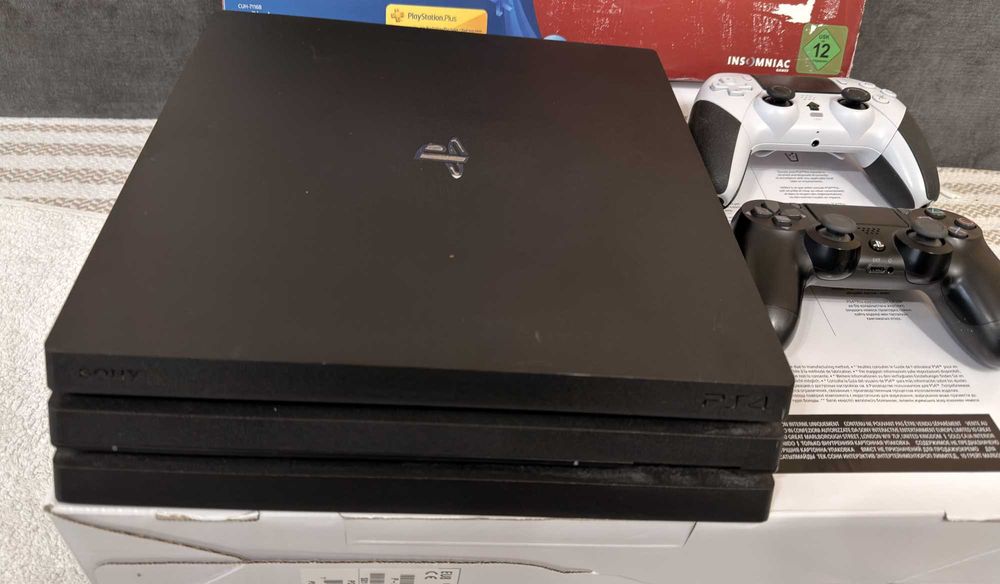 отличен PS 4 Pro с два джойстика, Playstation 4 Pro