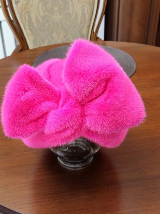 Продам эксклюзивную шапку из норки. Покупала в Москве на меховой выст.