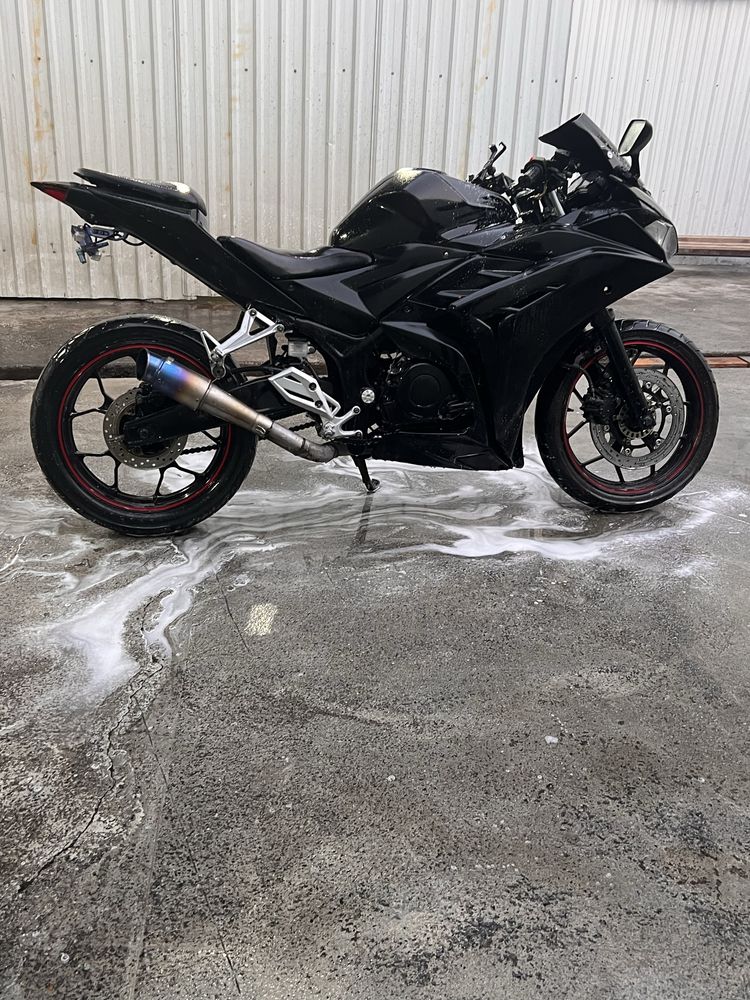 Yamaha r3 400cc.