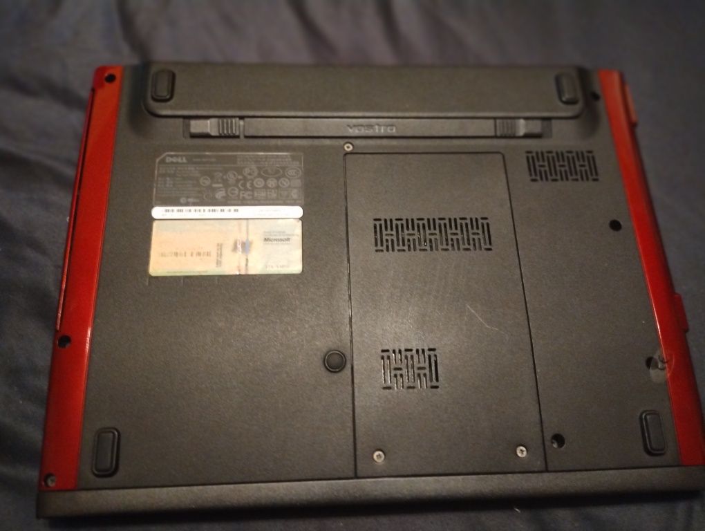 Продавам лаптоп dell vostro 1220