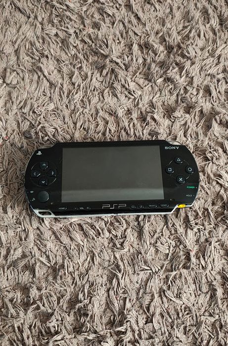 Vând psp 1004 modat cu card 32 gb