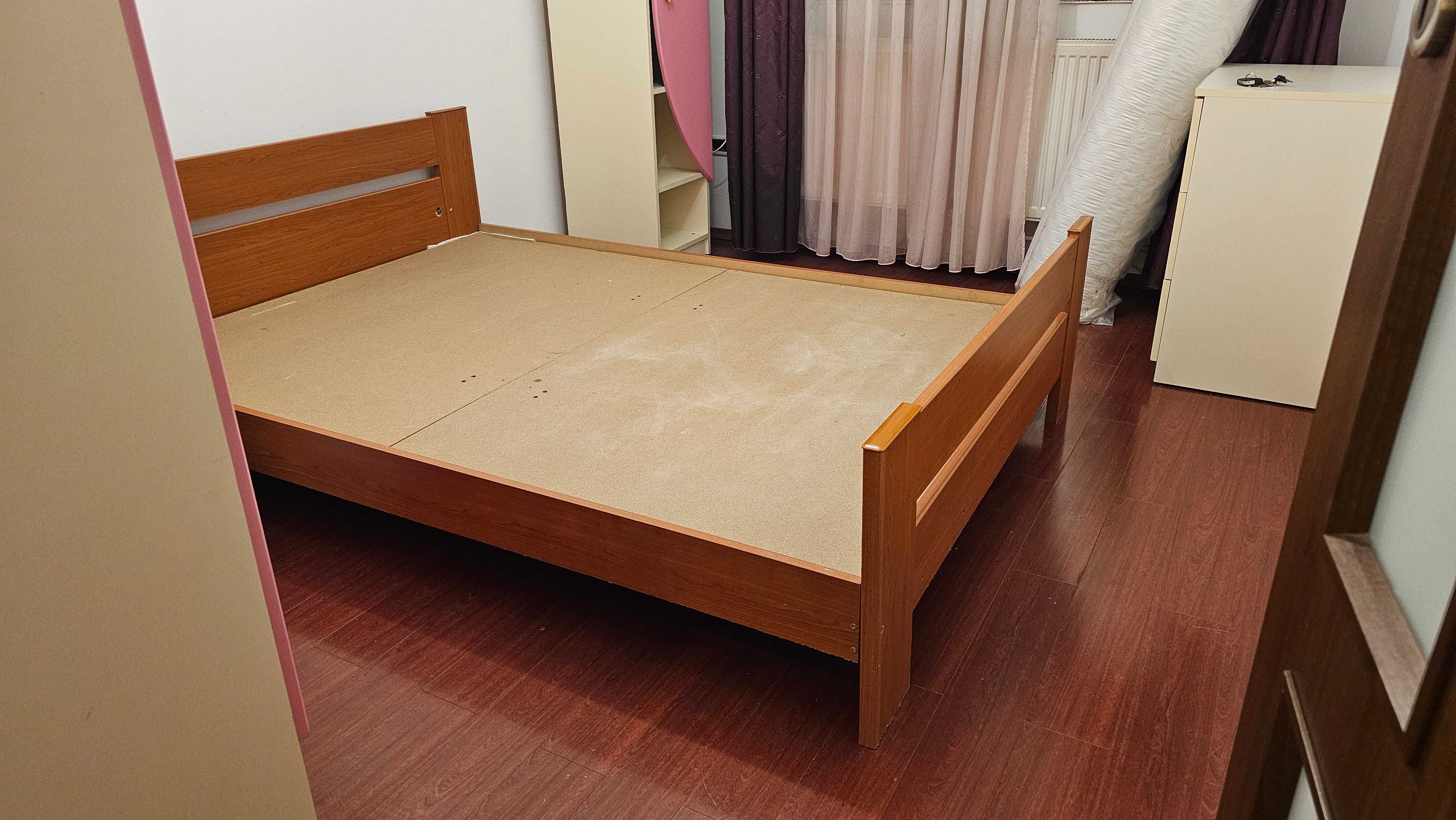 Pat 140 x 200 cu somiera pentru 2 persoane