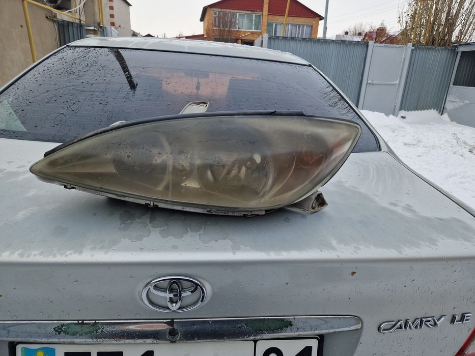 Фары от Тайота Камри 30 ( левый)