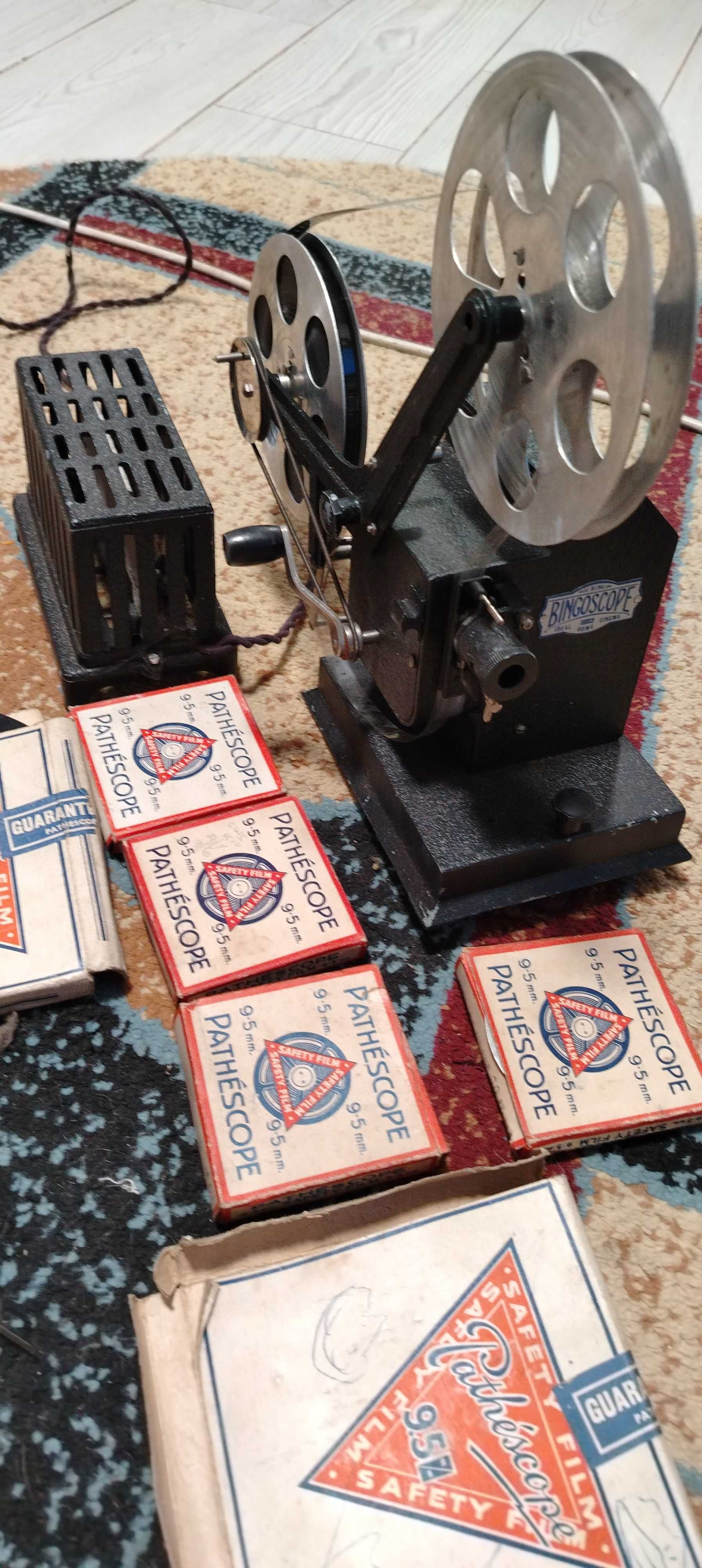 Vând video proiector manual cu film. Raritate